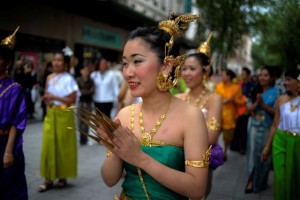 Pennons de Lyon danseuse thailandaise